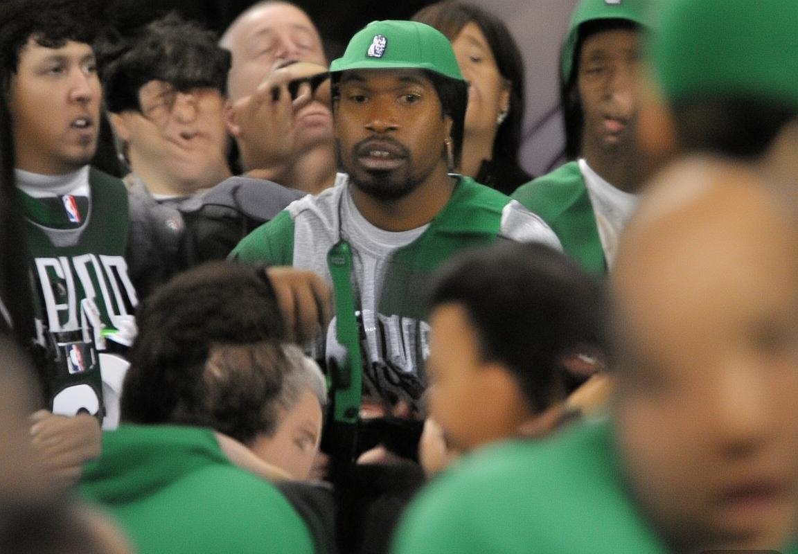 运动明星杰伦·布朗陷社交媒体争议，波士顿凯尔特人队球星就斯科蒂·巴恩斯相关言论致歉